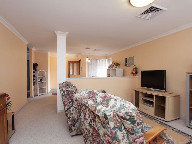 2/72 Wilfred Road, Thornlie WA 6108