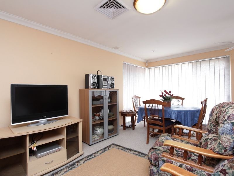 2/72 Wilfred Road, Thornlie WA 6108