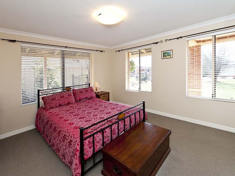 27 Rufford Lane, Canning Vale WA 6155
