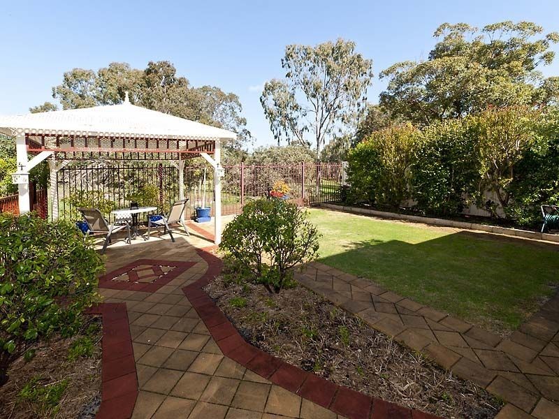 27 Rufford Lane, Canning Vale WA 6155