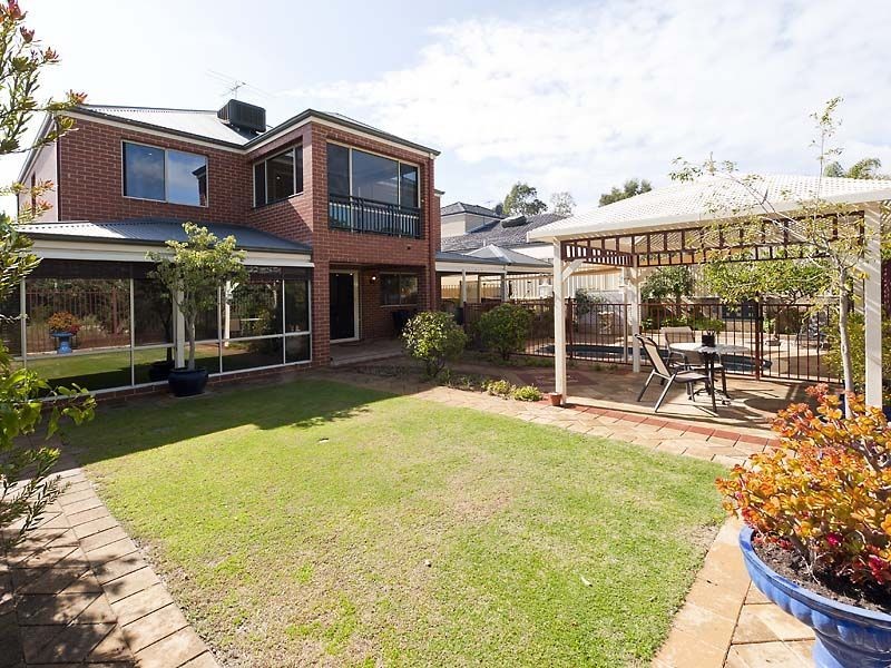 27 Rufford Lane, Canning Vale WA 6155