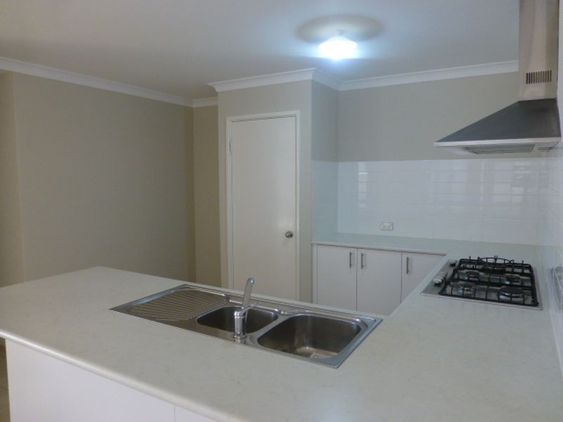 14 Tordera Parkway, Piara Waters WA 6112