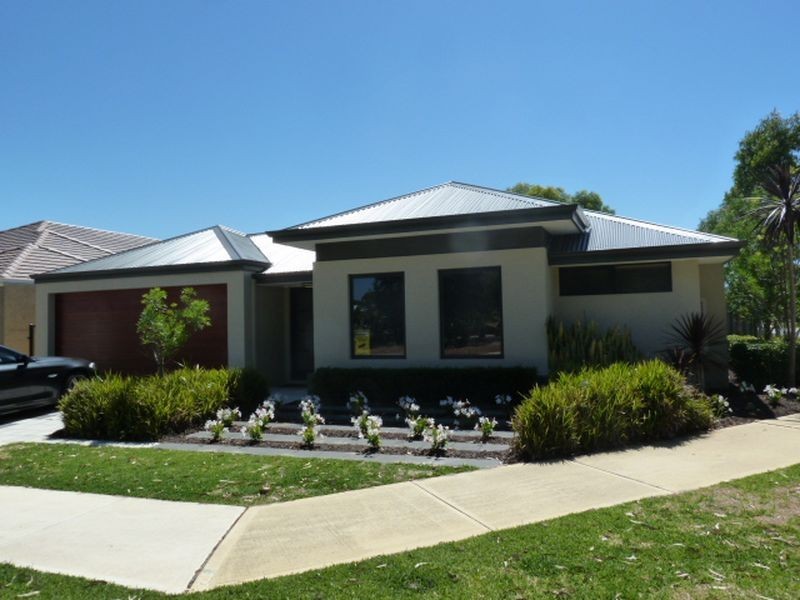 4 Columbia Parkway, Piara Waters WA 6112