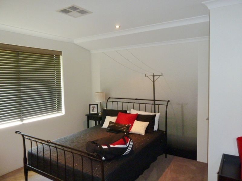 4 Columbia Parkway, Piara Waters WA 6112