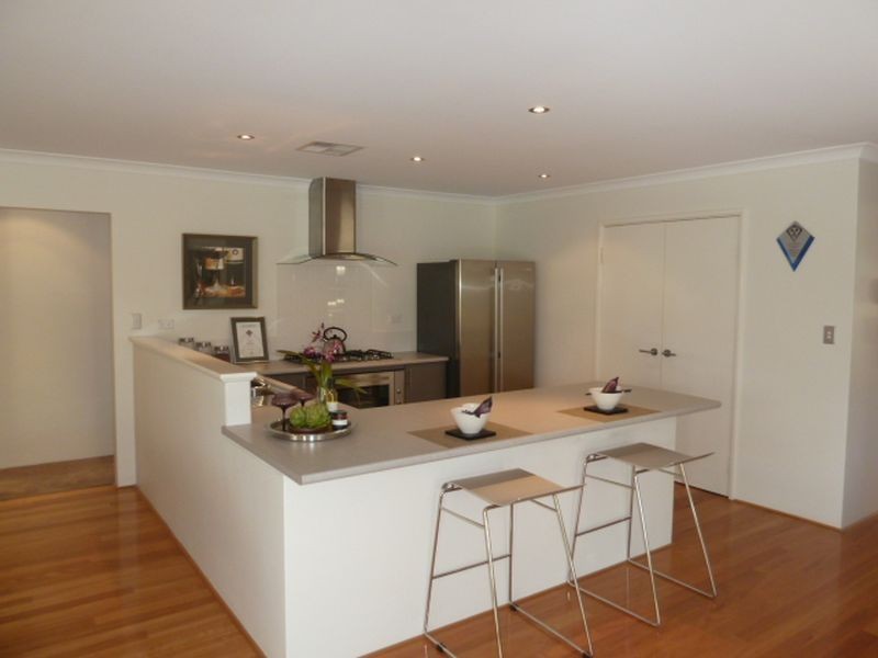 4 Columbia Parkway, Piara Waters WA 6112