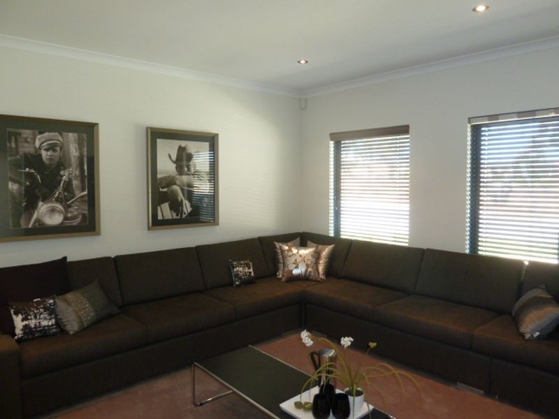 4 Columbia Parkway, Piara Waters WA 6112