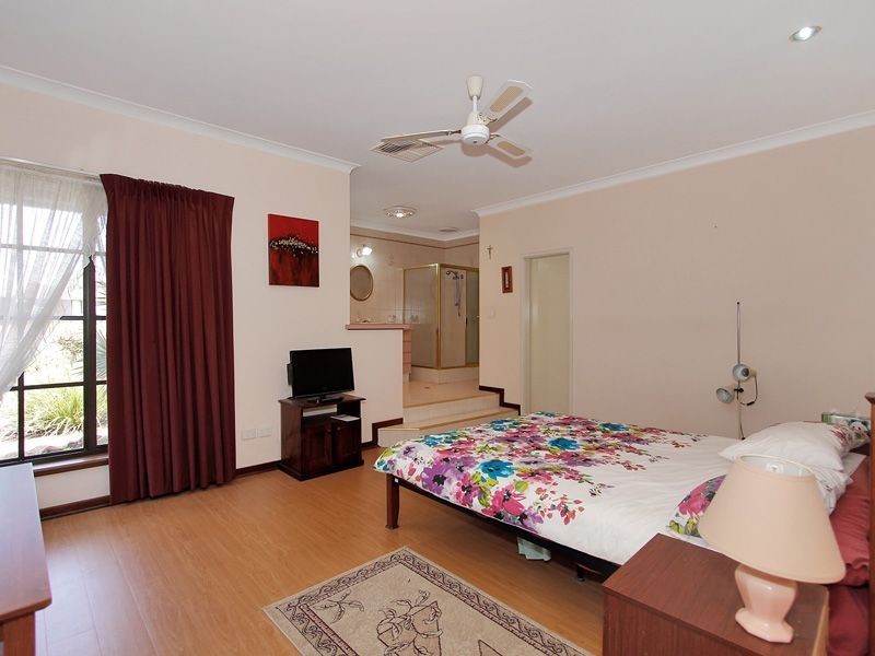 4 Gallant Court, Thornlie WA 6108