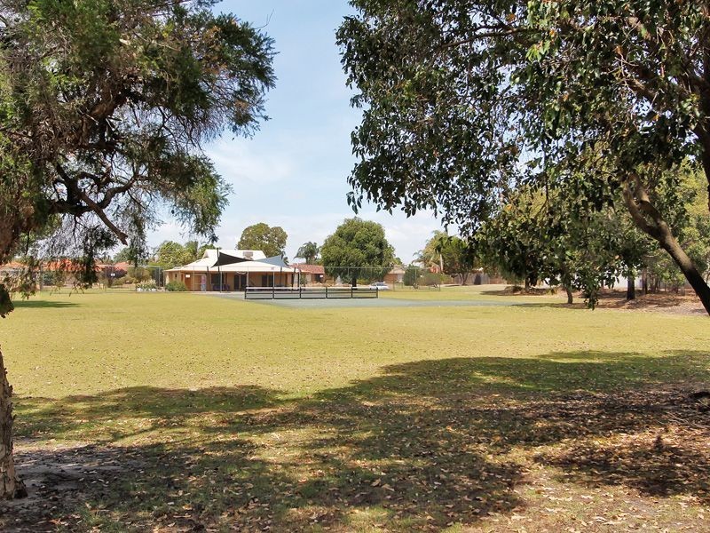 4 Gallant Court, Thornlie WA 6108