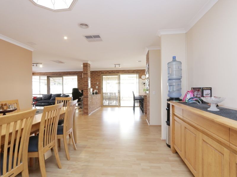 25 Voyager Drive, Thornlie WA 6108