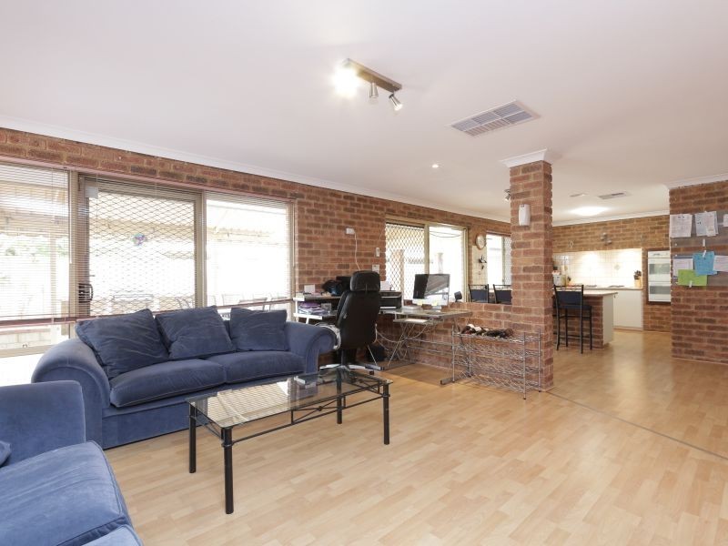 25 Voyager Drive, Thornlie WA 6108