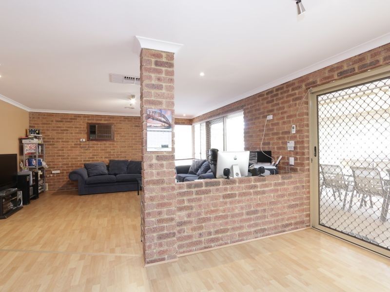 25 Voyager Drive, Thornlie WA 6108