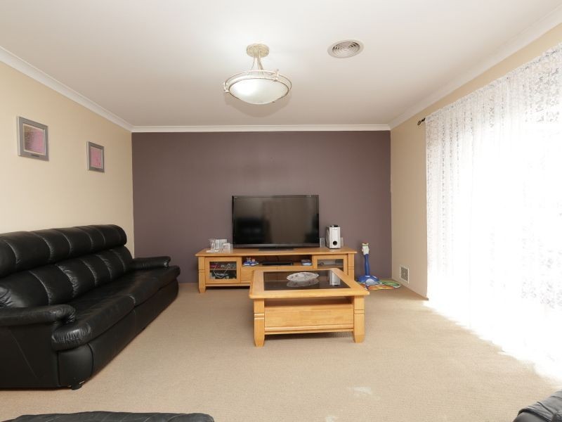 25 Voyager Drive, Thornlie WA 6108