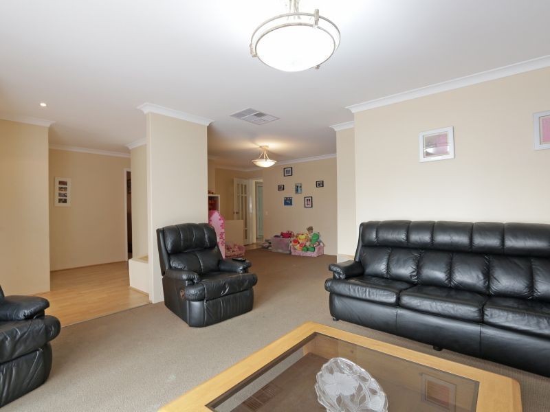 25 Voyager Drive, Thornlie WA 6108