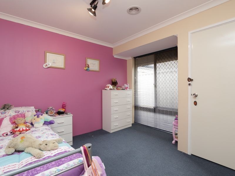 25 Voyager Drive, Thornlie WA 6108