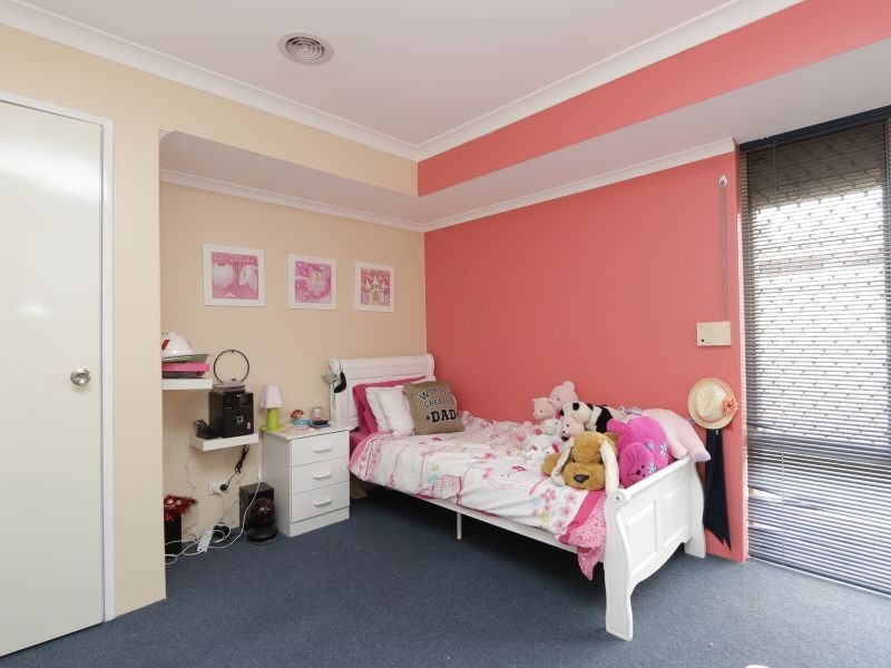 25 Voyager Drive, Thornlie WA 6108