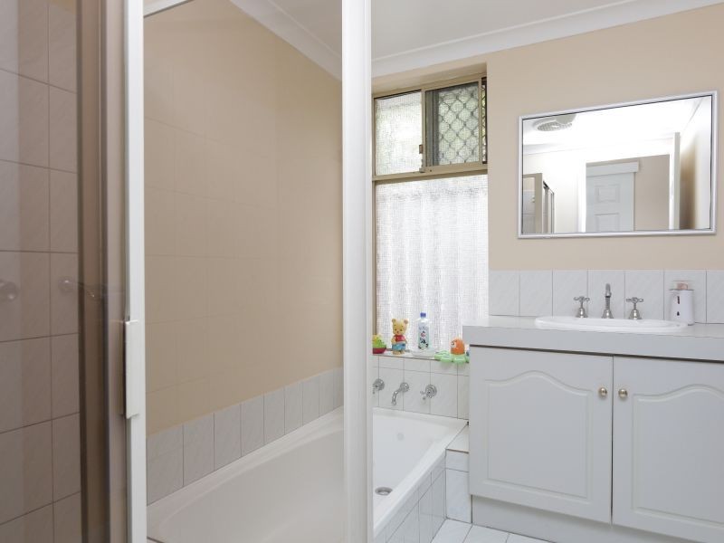 25 Voyager Drive, Thornlie WA 6108