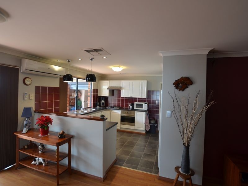 17 Waxflower Bend, Huntingdale WA 6110