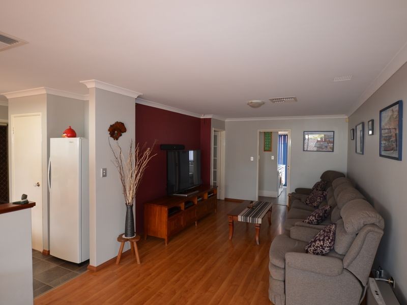 17 Waxflower Bend, Huntingdale WA 6110