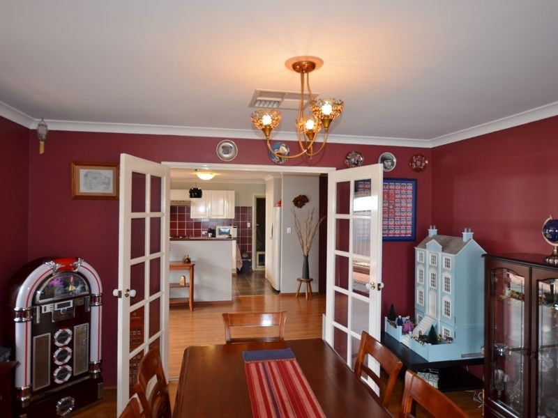 17 Waxflower Bend, Huntingdale WA 6110