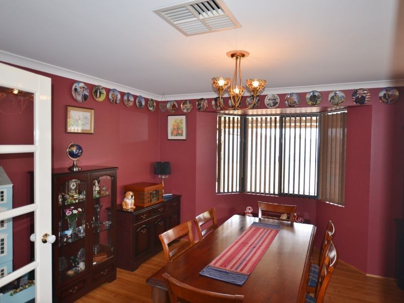 17 Waxflower Bend, Huntingdale WA 6110