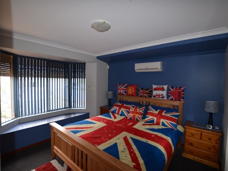 17 Waxflower Bend, Huntingdale WA 6110