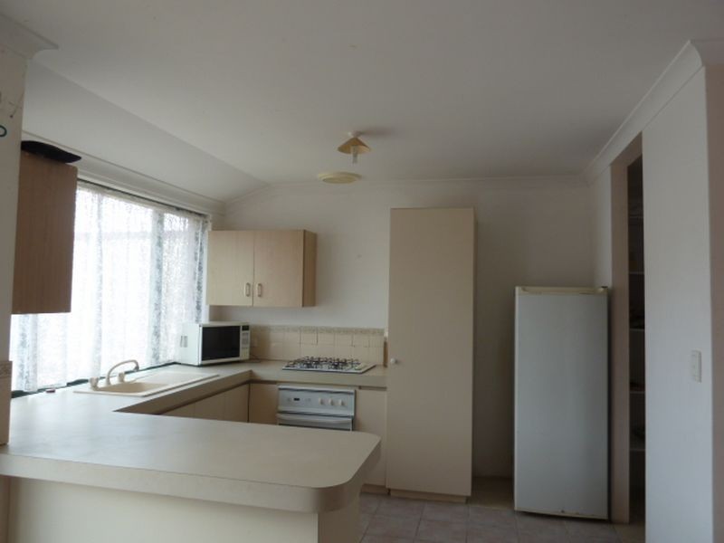 2 Pipit Close, Huntingdale WA 6110