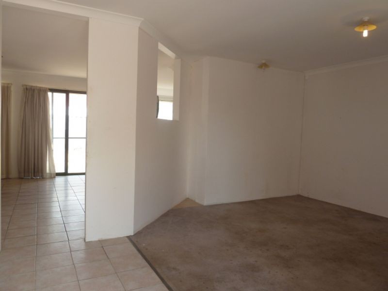 2 Pipit Close, Huntingdale WA 6110