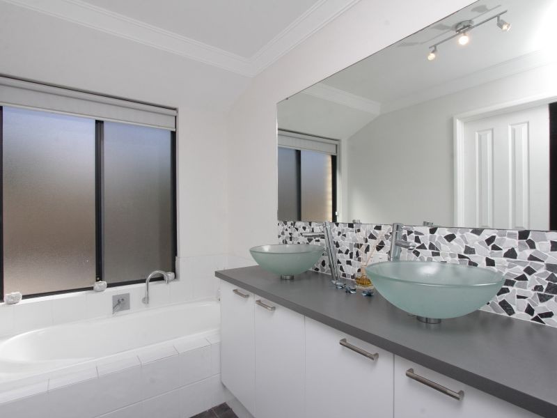 28 Crested Turn, Harrisdale WA 6112