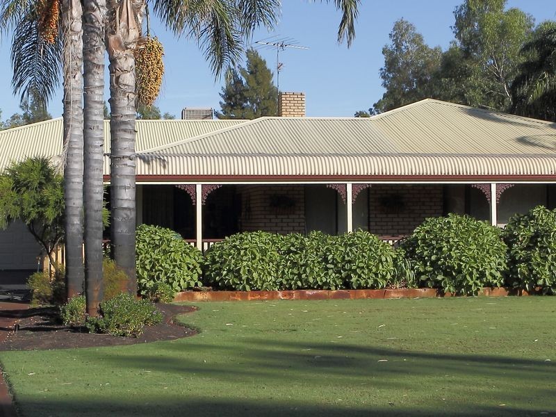9 St Georges Avenue, Champion Lakes WA 6111