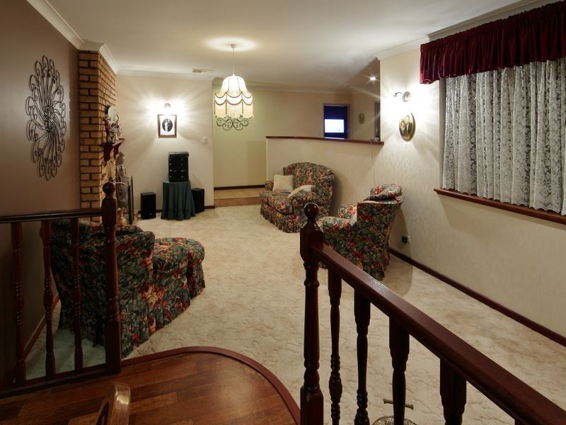 9 St Georges Avenue, Champion Lakes WA 6111