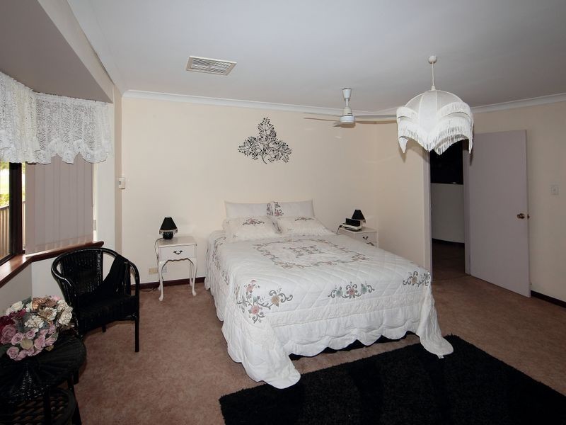 9 St Georges Avenue, Champion Lakes WA 6111