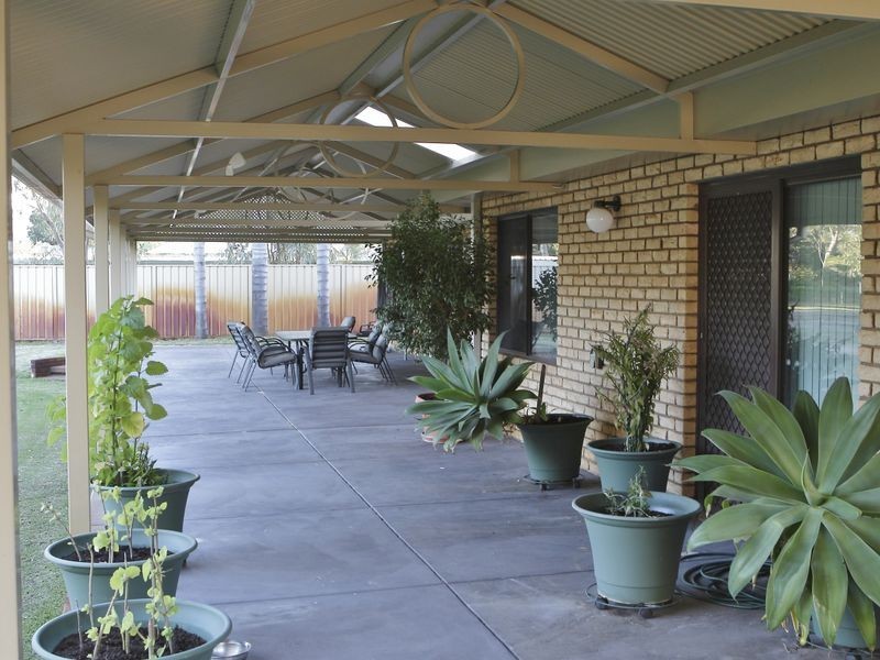 9 St Georges Avenue, Champion Lakes WA 6111