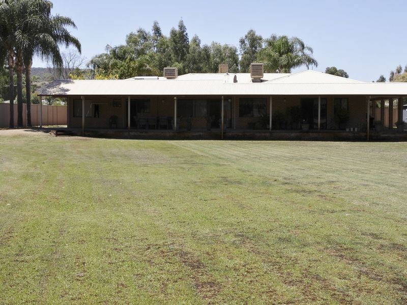 9 St Georges Avenue, Champion Lakes WA 6111