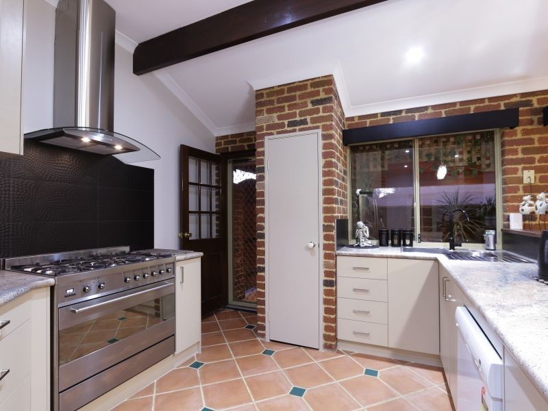 16 Tritonia Rise, Thornlie WA 6108