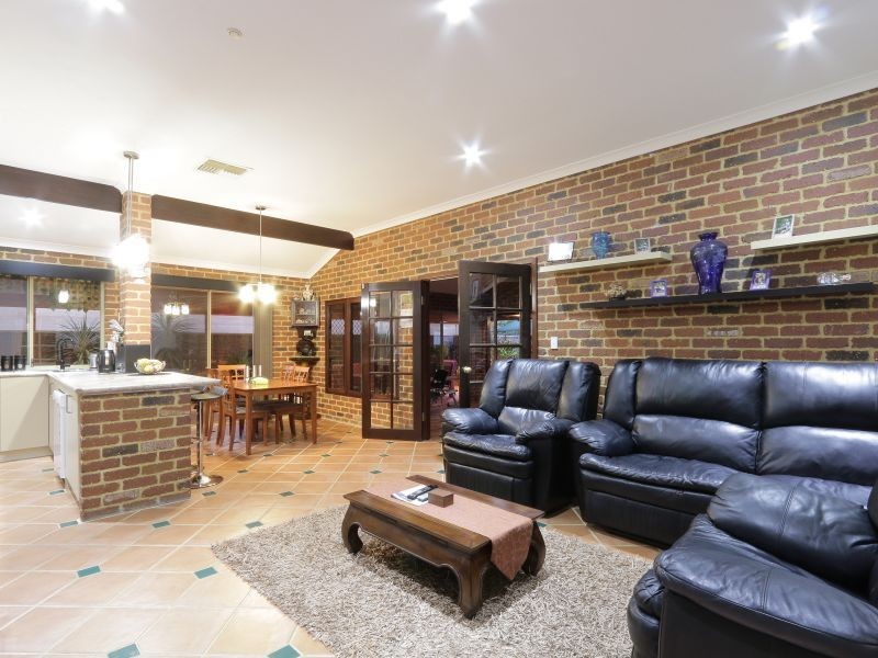 16 Tritonia Rise, Thornlie WA 6108