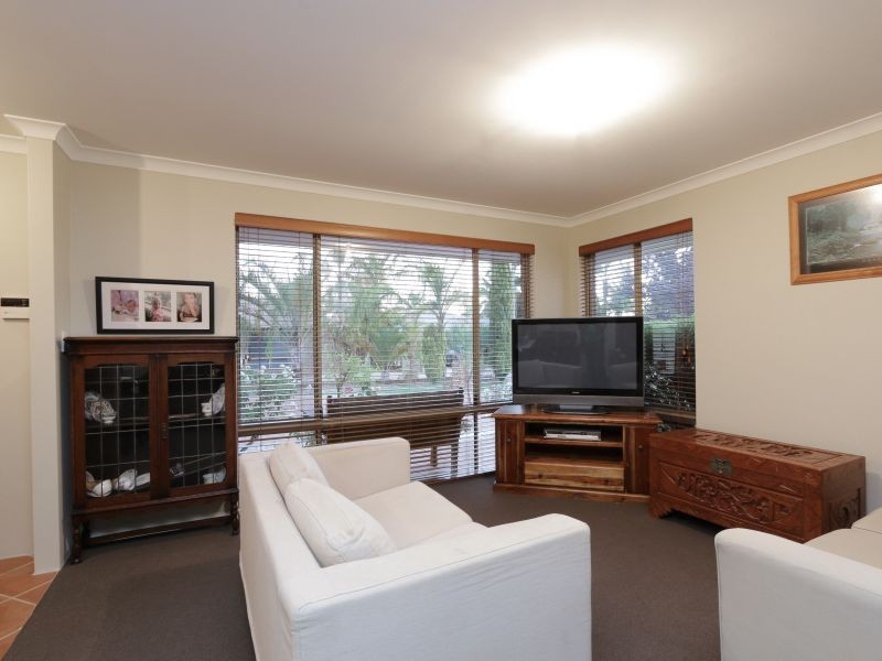 16 Tritonia Rise, Thornlie WA 6108