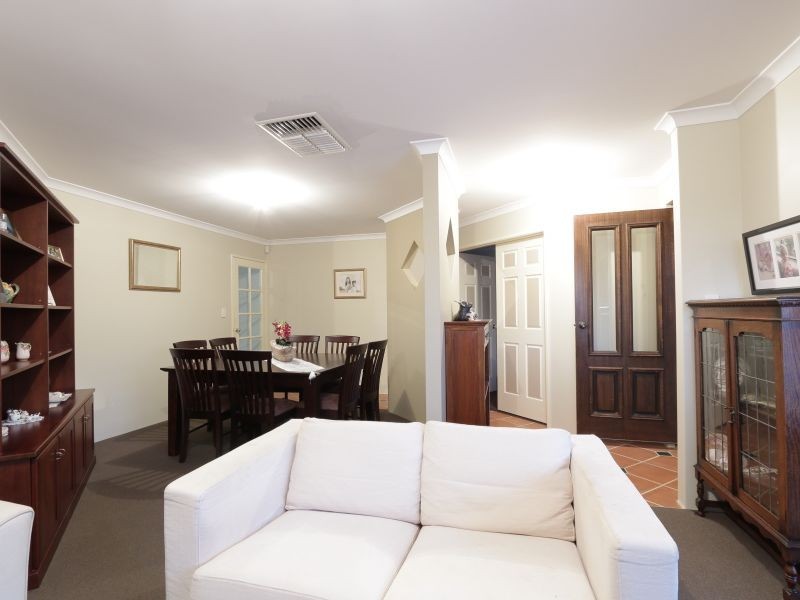 16 Tritonia Rise, Thornlie WA 6108