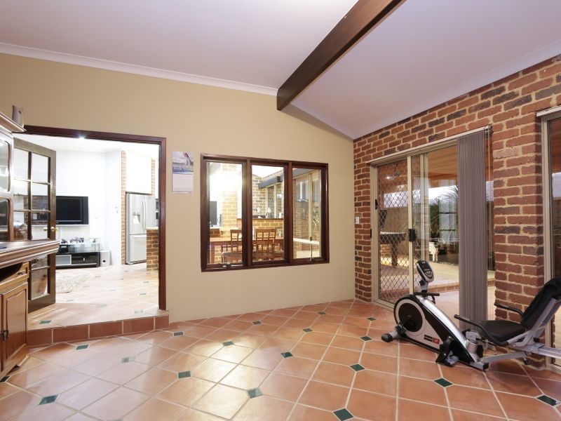 16 Tritonia Rise, Thornlie WA 6108