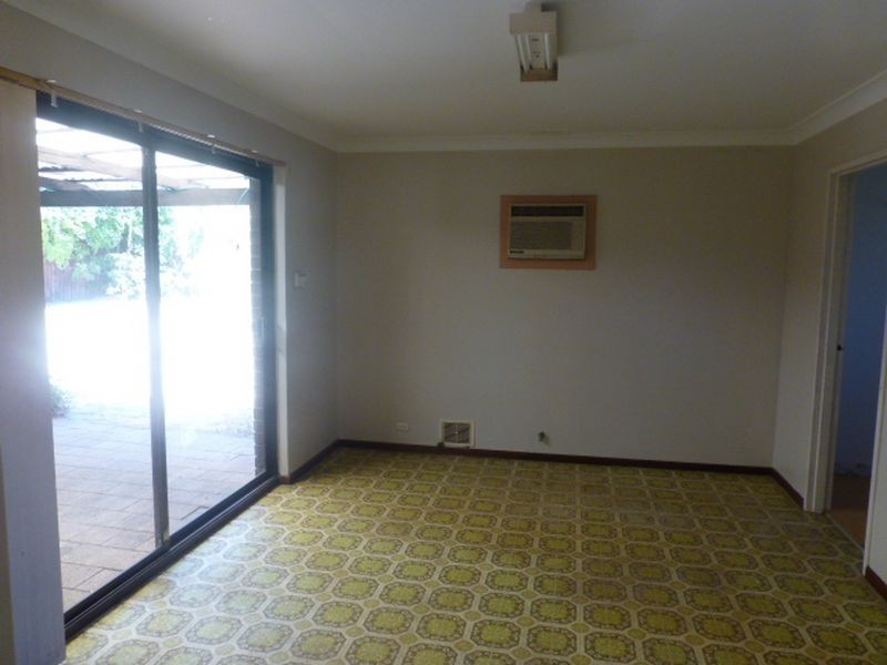 63 Calluna Way, Forrestfield WA 6058