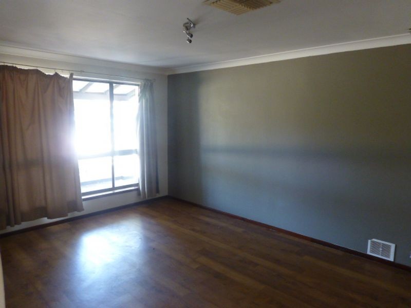 63 Calluna Way, Forrestfield WA 6058