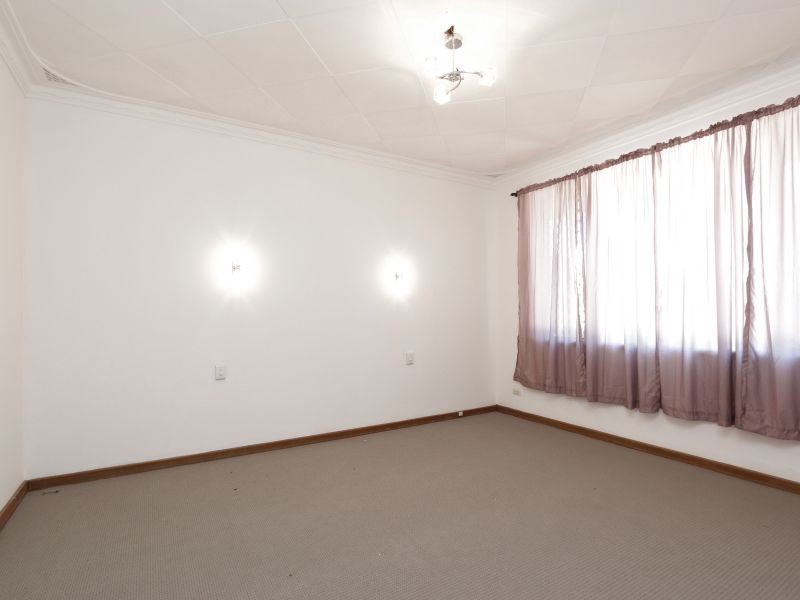 74 Schruth Street North, Kelmscott WA 6111