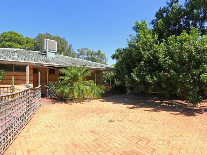 74 Schruth Street North, Kelmscott WA 6111