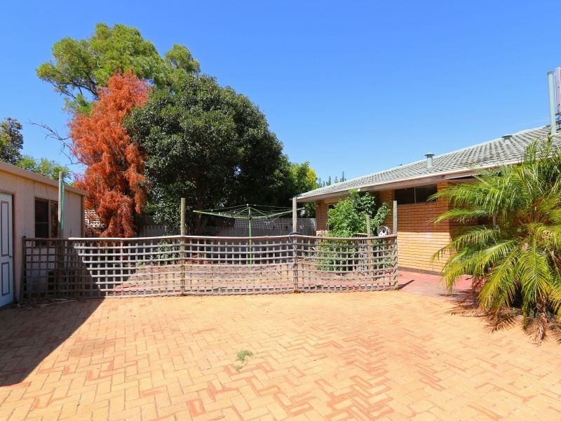 74 Schruth Street North, Kelmscott WA 6111