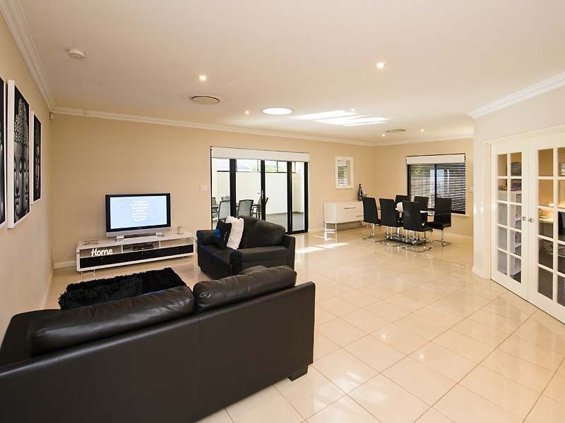 24 Rufford Lane, Canning Vale WA 6155