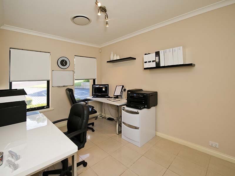 24 Rufford Lane, Canning Vale WA 6155