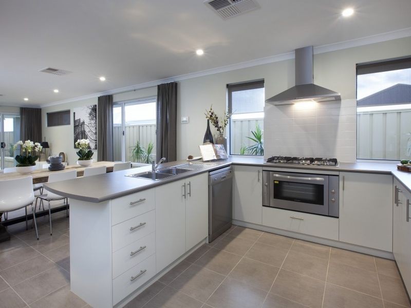 4 Malvern Road, Butler WA 6036