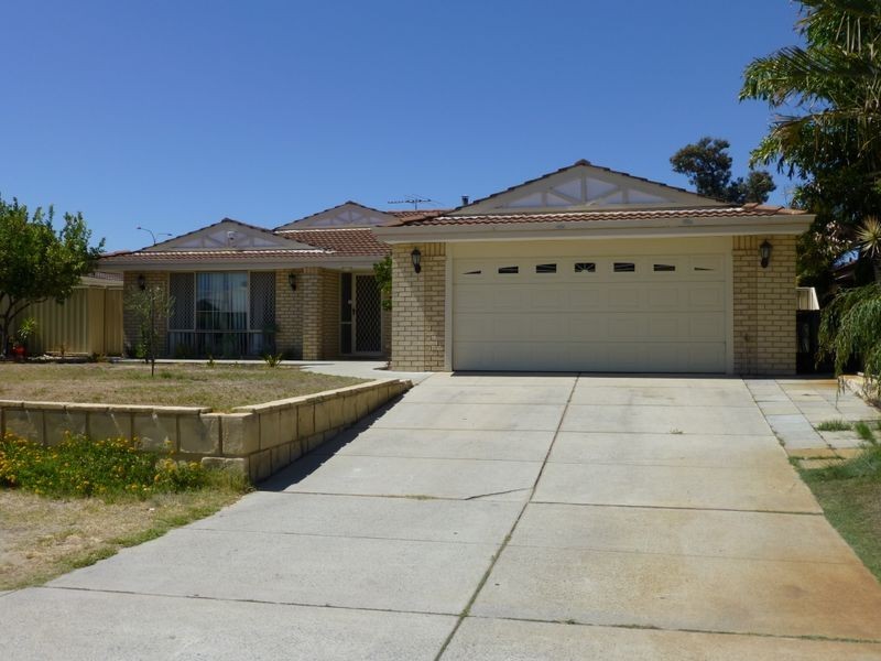 32 Lakeside Drive, Thornlie WA 6108