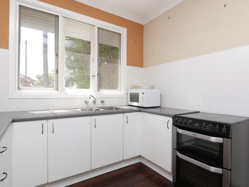 52 Orpington Street, Cloverdale WA 6105