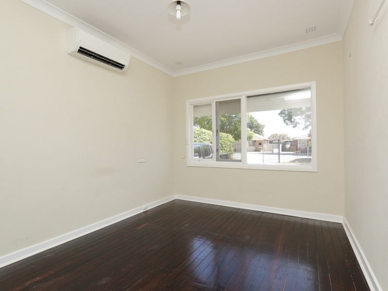 52 Orpington Street, Cloverdale WA 6105