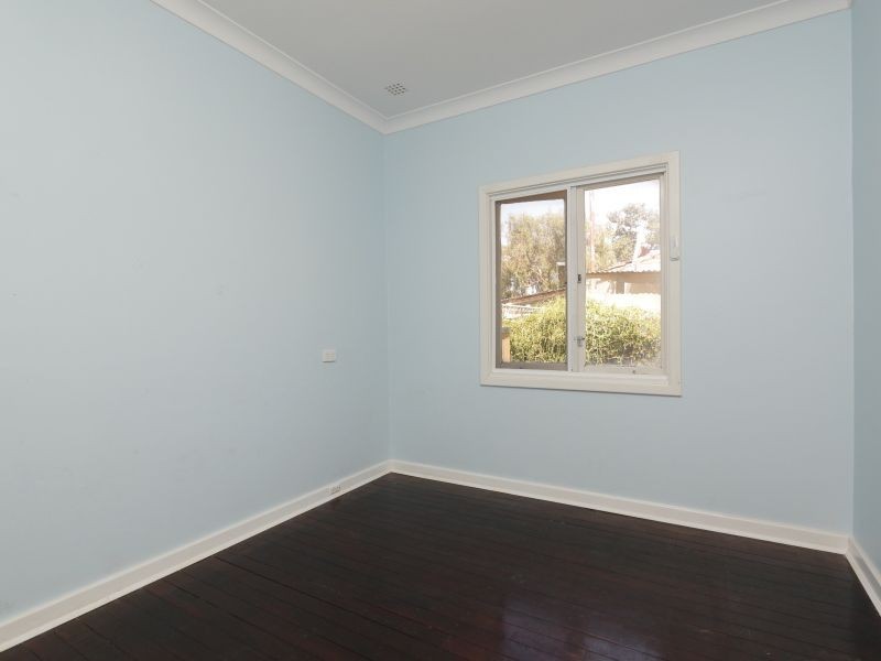 52 Orpington Street, Cloverdale WA 6105